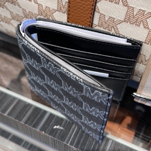 Michael Kors Men’s Women’s Cooper Logo Fabric Billfold Wallet Black Multi NWT - Picture 2 of 16